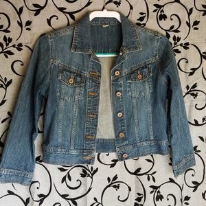 Denim jacket with front pockets